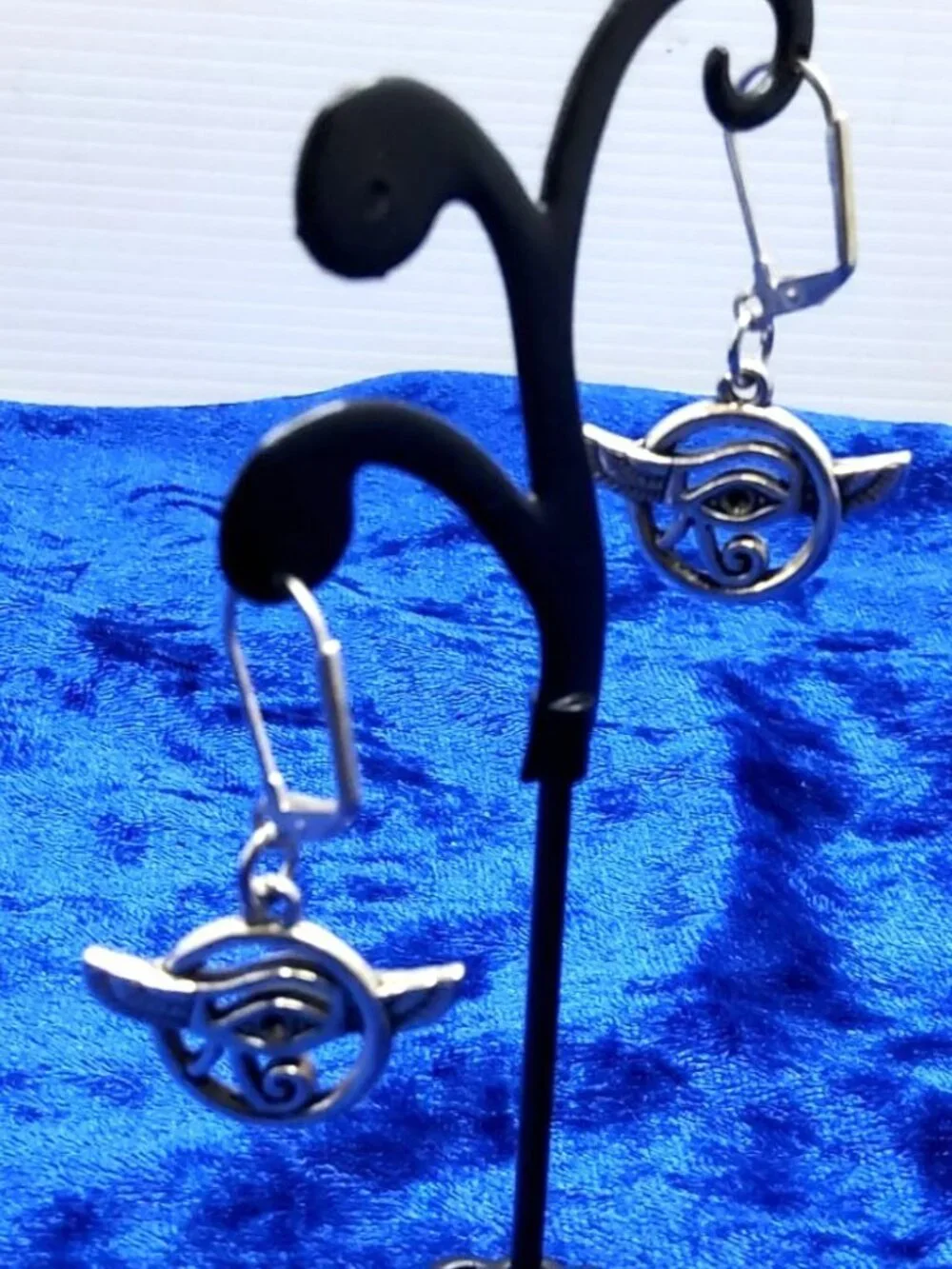 vintage silver tone egyptian eye of horus dangle earrings.